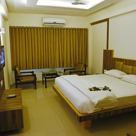 Hotel Sivaranjani Ироду Экстерьер фото