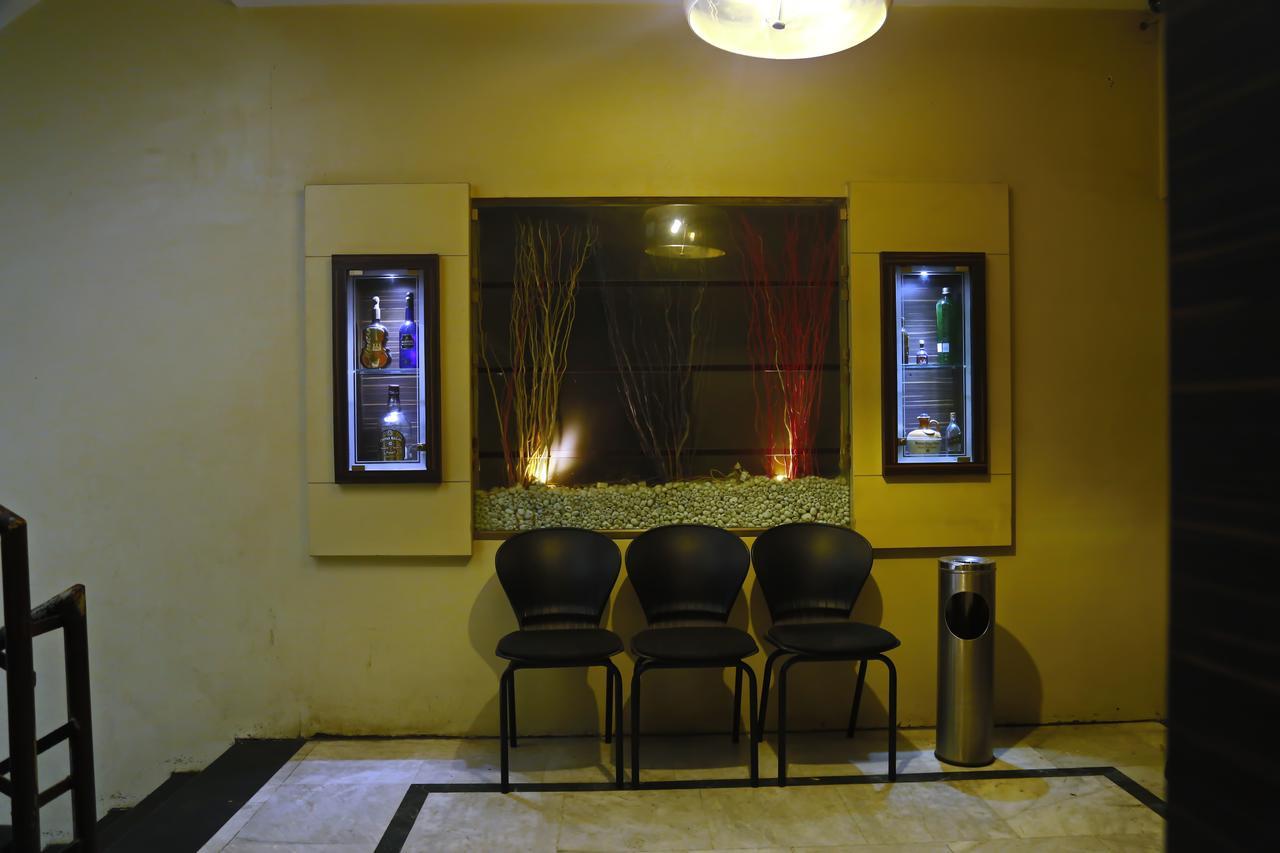 Hotel Sivaranjani Ироду Экстерьер фото