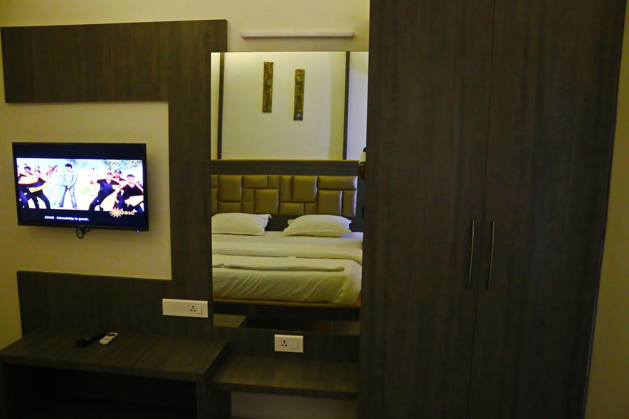 Hotel Sivaranjani Ироду Экстерьер фото