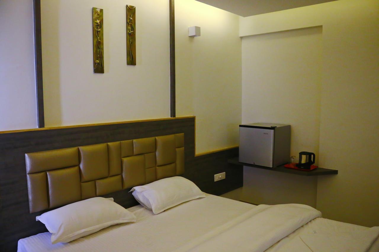 Hotel Sivaranjani Ироду Экстерьер фото