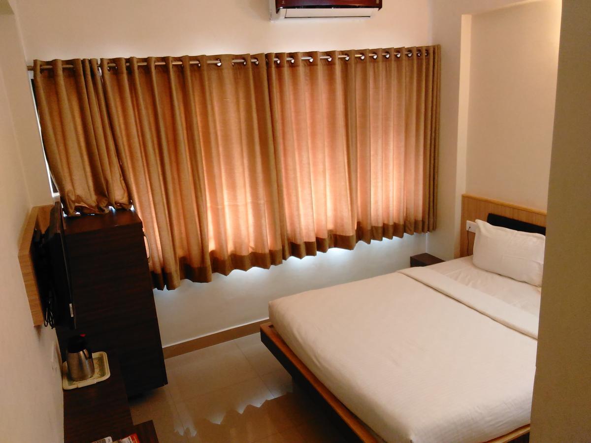 Hotel Sivaranjani Ироду Экстерьер фото