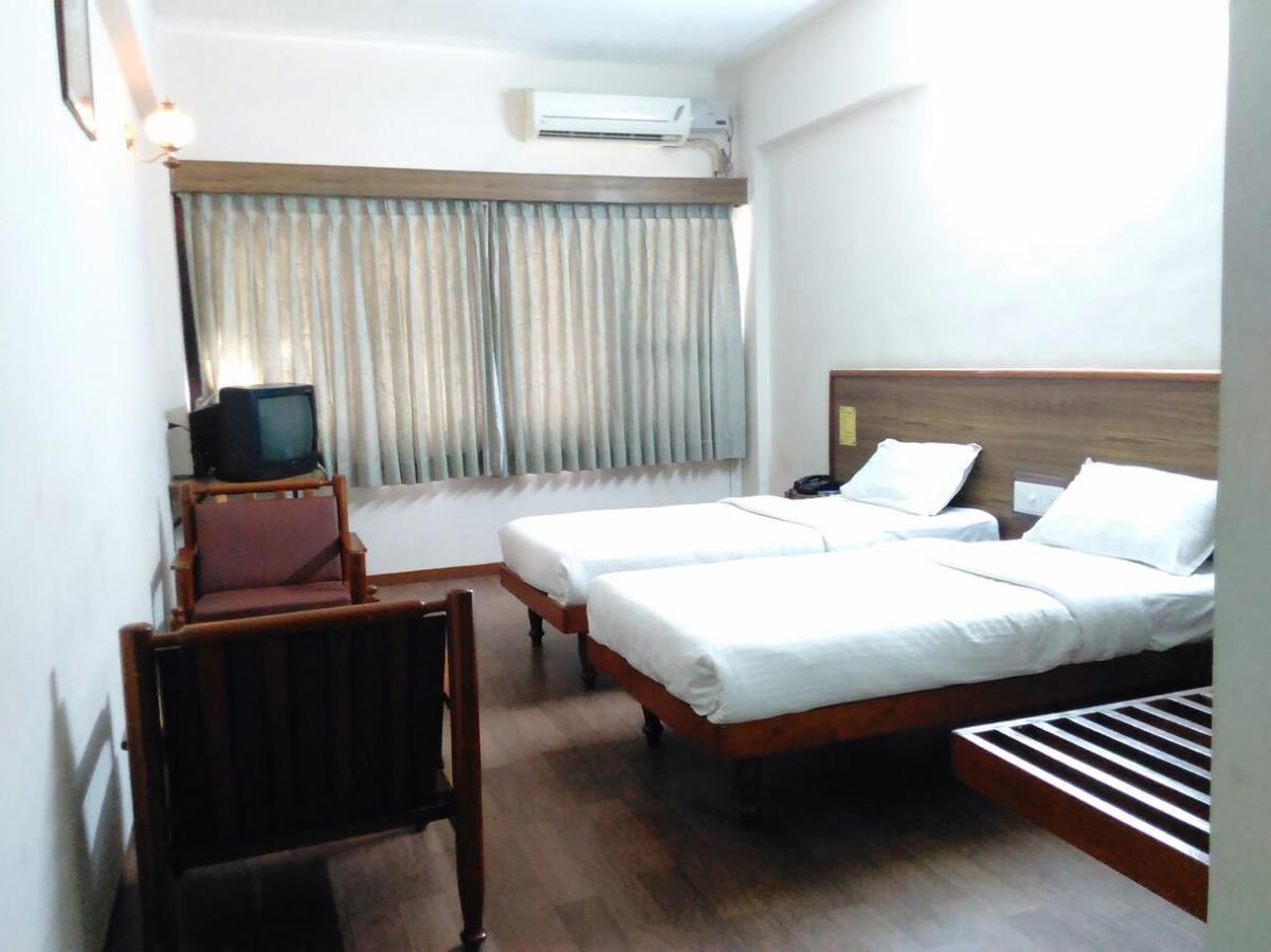Hotel Sivaranjani Ироду Экстерьер фото