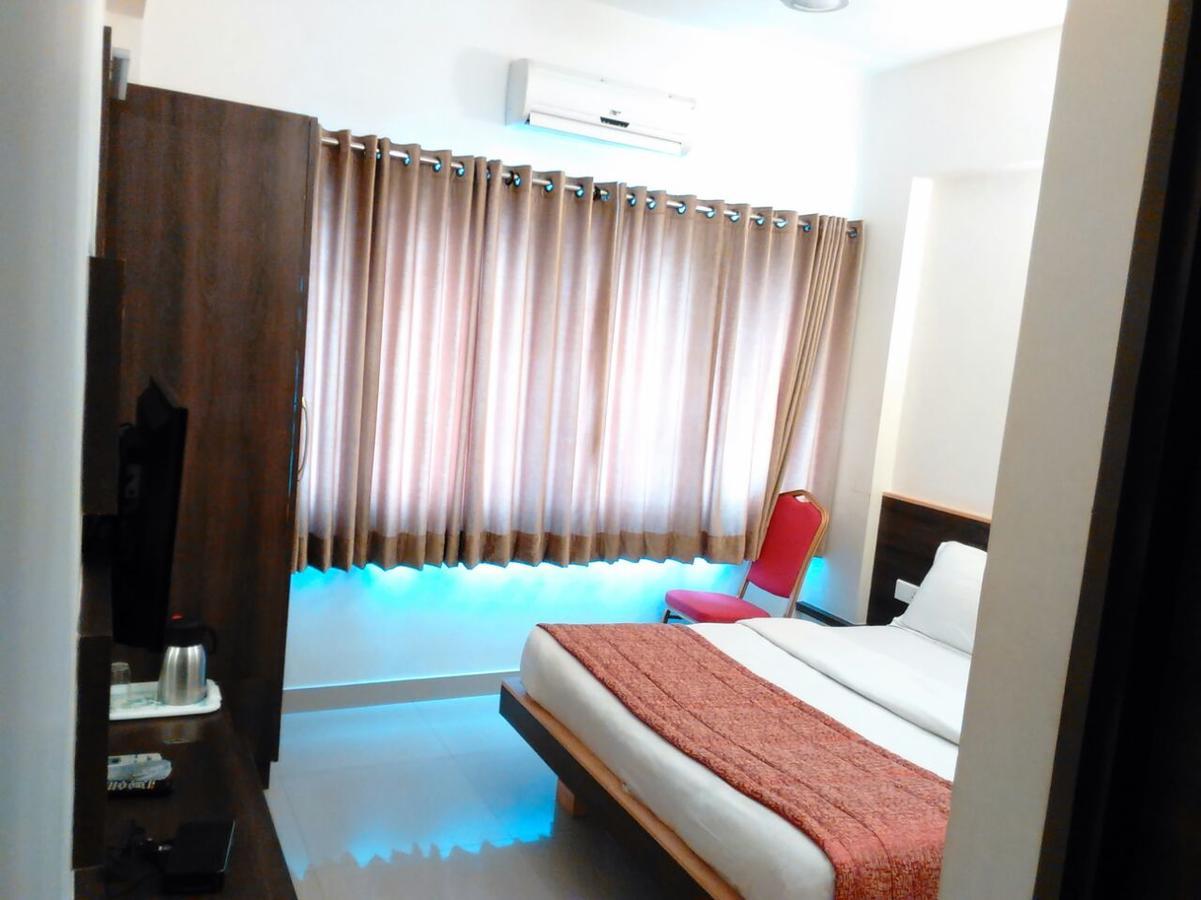 Hotel Sivaranjani Ироду Экстерьер фото
