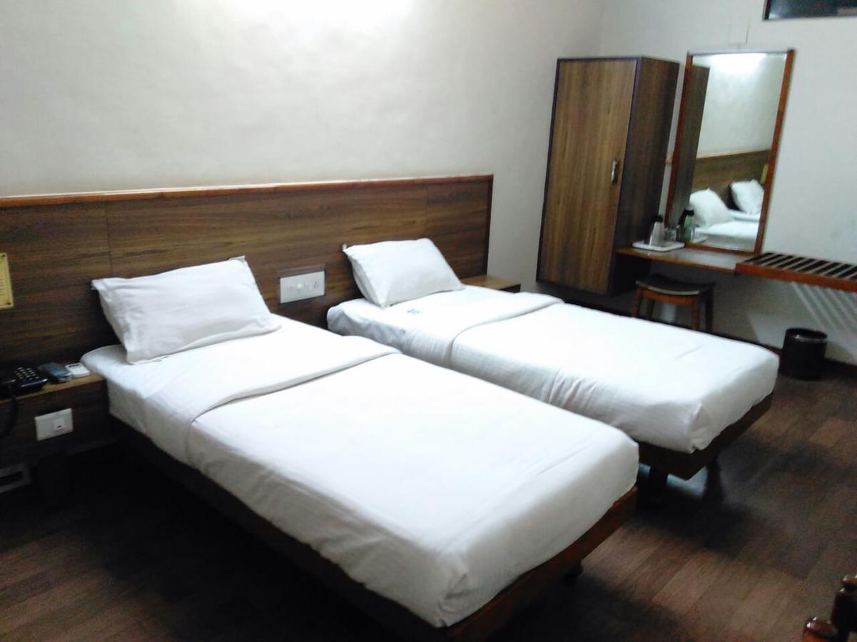 Hotel Sivaranjani Ироду Экстерьер фото