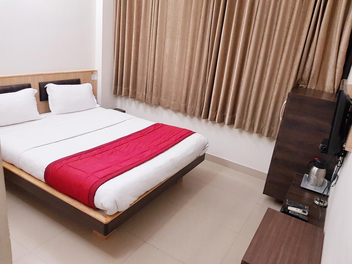 Hotel Sivaranjani Ироду Экстерьер фото