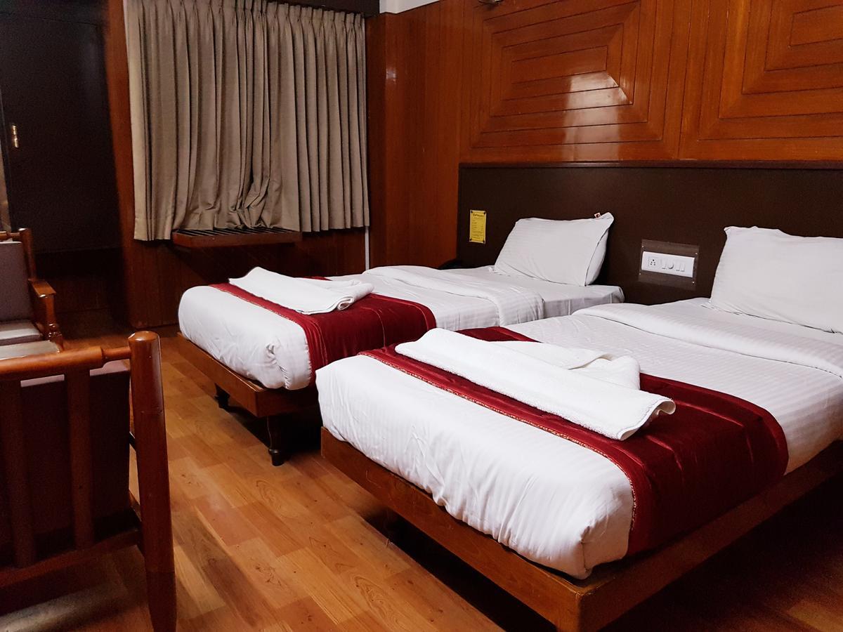 Hotel Sivaranjani Ироду Экстерьер фото