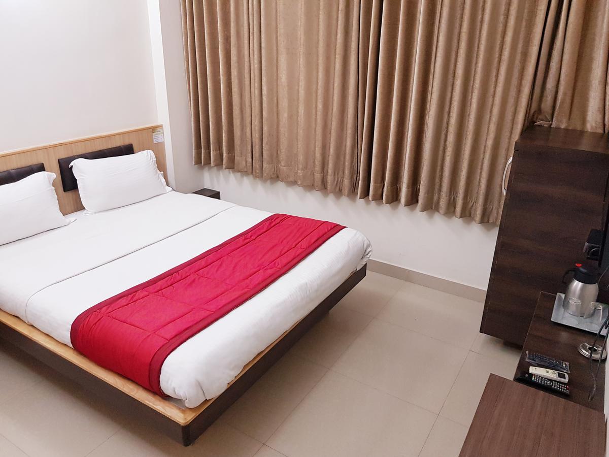 Hotel Sivaranjani Ироду Экстерьер фото